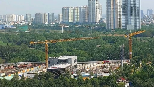 Bất động sản kh&ocirc;ng c&ograve;n l&agrave; &ldquo;đầu k&eacute;o&rdquo;, kinh tế TP.HCM vẫn tăng tốc với động lực mới