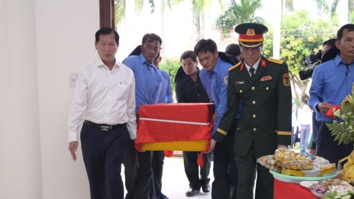 An Giang: Trang nghi&ecirc;m Lễ đ&oacute;n Đội K92 v&agrave; K93 quy tập h&agrave;i cốt liệt sĩ tại Campuchia trở về đất mẹ