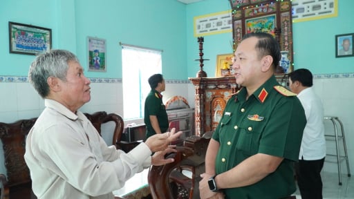 X&aacute;c minh th&acirc;n nh&acirc;n liệt sĩ Huỳnh Văn Qu&ecirc;n, vừa t&igrave;m thấy h&agrave;i cốt ở C&ocirc;ng vi&ecirc;n L&ecirc; Thị Ri&ecirc;ng 