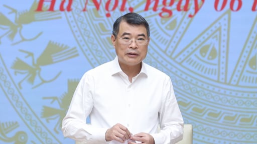 Thủ tướng L&ecirc; Minh Hưng: Thi đua, khen thưởng phải 'đ&uacute;ng v&agrave; tr&uacute;ng', hướng đến cơ sở