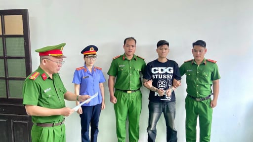 Say xỉn, nẹt p&ocirc; giữa khu d&acirc;n cư rồi đe dọa chủ nh&agrave; nghỉ, nam thanh ni&ecirc;n bị khởi tố