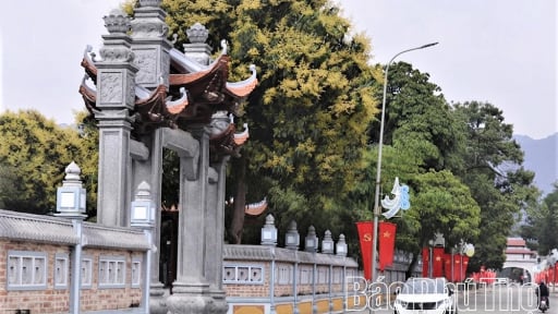 Nh&agrave; m&aacute;y in tiền đầu ti&ecirc;n của Việt Nam đặt tại l&agrave;ng n&agrave;y của H&ograve;a B&igrave;nh cũ, nay l&agrave; tỉnh Ph&uacute; Thọ mới