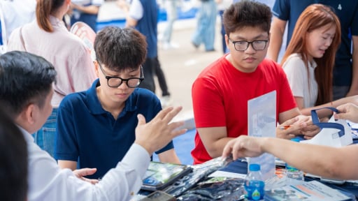 L&atilde;nh đạo trường dự b&aacute;o điểm chuẩn c&aacute;c tổ hợp x&eacute;t tuyển đại học 2026, ng&agrave;nh học n&ecirc;n lựa chọn để c&oacute; tương lai tươi s&aacute;ng