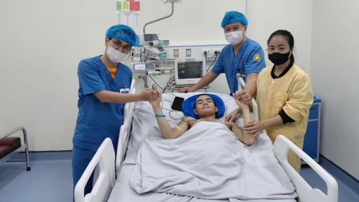 H&agrave;nh tr&igrave;nh đặc biệt của nam thiếu ni&ecirc;n 17 tuổi mất nửa th&acirc;n dưới v&agrave; kỳ t&iacute;ch gi&agrave;nh lại sự sống