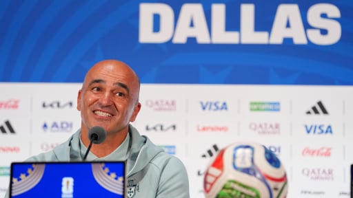 Bồ Đ&agrave;o Nha bị loại, HLV Roberto Martinez rời ghế