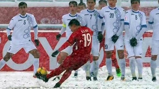B&agrave;i dự thi 'Kể c&acirc;u chuyện Việt Nam': 'Ngọn lửa' từ s&acirc;n cỏ v&agrave; kh&aacute;t vọng vươn m&igrave;nh của một d&acirc;n tộc