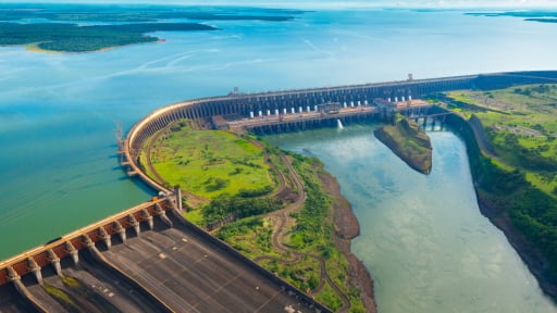 Đập thuỷ điện Itaipu d&agrave;i gần 8.000m, lớn nhất ch&acirc;u Mỹ, lớn thứ 2 thế giới, l&agrave; một trong 7 kỳ quan thế giới hiện đại