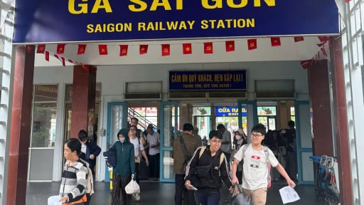 Đi t&agrave;u hỏa cuối năm 2026, h&agrave;nh kh&aacute;ch cần lưu &yacute; g&igrave; để kh&ocirc;ng mất quyền lợi?