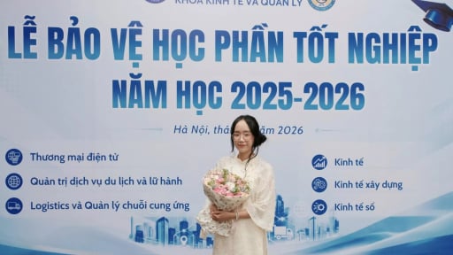 Điểm GPA cao nhất ng&agrave;nh, li&ecirc;n tiếp nhận học bổng danh gi&aacute;, nữ sinh xinh xắn khiến giảng vi&ecirc;n hết lời khen ngợi