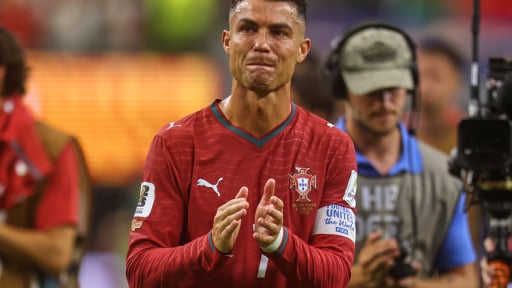 Cristiano Ronaldo: Lời chia tay của một huyền thoại trong nước mắt v&agrave; sự ki&ecirc;u h&atilde;nh