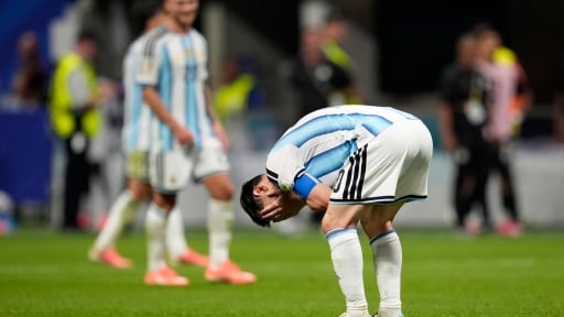 Ch&ugrave;m ảnh: Argentina ngược d&ograve;ng nghẹt thở, Messi &ocirc;m mặt kh&oacute;c
