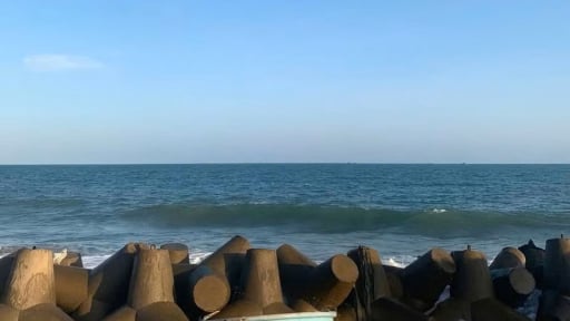 Ở Mũi N&eacute; Phan Thiết của B&igrave;nh Thuận, nay l&agrave; tỉnh L&acirc;m Đồng, b&atilde;i đ&aacute; &Ocirc;ng Địa h&igrave;nh h&agrave;i lạ kiểu g&igrave; khiến lắm người chụp h&igrave;nh?