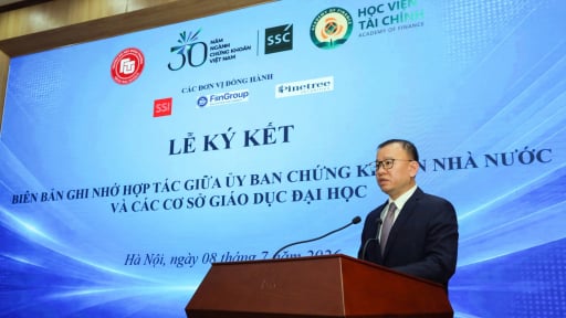 Ph&oacute; Chủ tịch UBCKNN: Thị trường vốn hiện đại cần nền tảng nguồn nh&acirc;n lực chất lượng cao