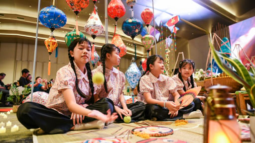 Về Đ&agrave; Nẵng th&aacute;ng 7: C&ugrave;ng ngư d&acirc;n k&eacute;o lưới chợ c&aacute; b&igrave;nh minh, ăn m&igrave; t&ocirc;m mực ngay tr&ecirc;n b&atilde;i biển