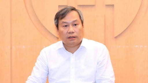 Chủ tịch H&agrave; Nội: Kh&ocirc;ng thể chỉ tập trung mở rộng kh&ocirc;ng gian đ&ocirc; thị m&agrave; chưa t&iacute;nh đến t&aacute;i định cư, sinh kế của người d&acirc;n