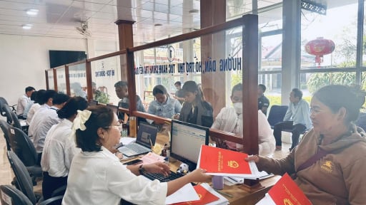 Huế dự kiến chi h&agrave;ng chục tỷ đồng hỗ trợ c&aacute;n bộ, c&ocirc;ng chức phải đi l&agrave;m xa sau sắp xếp đơn vị h&agrave;nh ch&iacute;nh