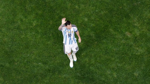 Messi nguy&ecirc;n bản đảo ngược chiếc đồng hồ thời gian