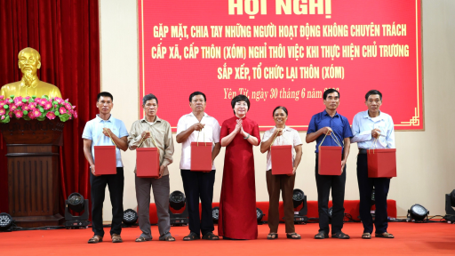 S&aacute;p nhập th&agrave;nh c&ocirc;ng, x&atilde; Y&ecirc;n Từ, tỉnh Ninh B&igrave;nh gặp mặt, chia tay người hoạt động kh&ocirc;ng chuy&ecirc;n tr&aacute;ch ở th&ocirc;n nghỉ c&ocirc;ng t&aacute;c