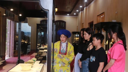 Chi&ecirc;m ngưỡng h&agrave;ng trăm hiện vật từ triều Nguyễn đang được lưu giữ tại L&acirc;m Đồng