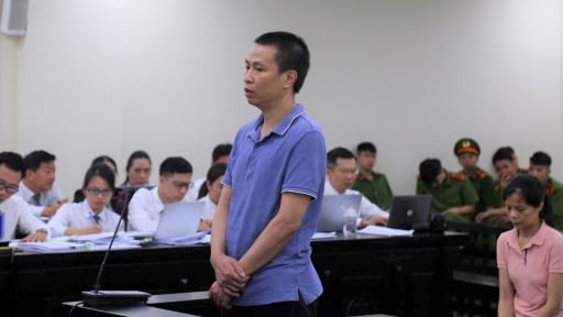 Vợ chồng Gi&aacute;m đốc Herbitech hầu t&ograve;a với c&aacute;o buộc l&agrave;m giả thực phẩm cho người gi&agrave;, trẻ nhỏ