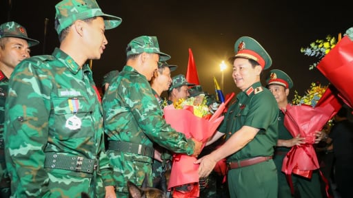 124 th&agrave;nh vi&ecirc;n đo&agrave;n Việt Nam tham gia khắc phục hậu quả động đất Venezuela về nước