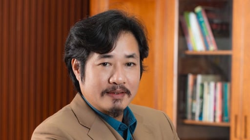  Nghệ sĩ Ưu t&uacute; l&agrave; Tiến sĩ, Hiệu trưởng trường Đại học, được trao Hu&acirc;n chương Lao động hạng Ba