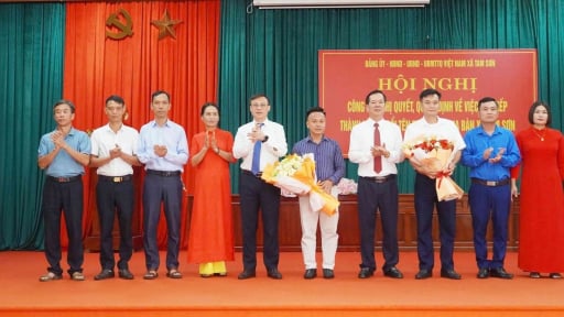 S&aacute;p nhập th&ocirc;n mới nhất ở Ph&uacute; Thọ, x&atilde; Tam Sơn (địa phận tỉnh Vĩnh Ph&uacute;c cũ) đổi t&ecirc;n th&ocirc;n, c&ocirc;ng bố nh&acirc;n sự mới của th&ocirc;n