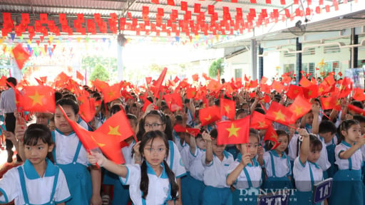 C&agrave; Mau tr&igrave;nh HĐND xem x&eacute;t miễn ph&iacute; s&aacute;ch gi&aacute;o khoa cho hơn 157.000 học sinh khối tiểu học năm 2026 - 2027