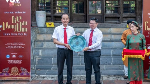 Chi&ecirc;m ngưỡng hơn 100 cổ vật qu&yacute; triều Nguyễn ở Huế