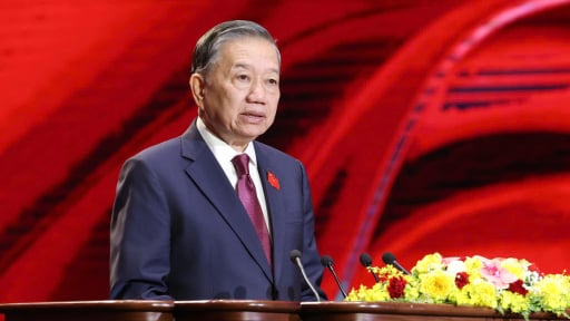 Tổng B&iacute; thư, Chủ tịch nước T&ocirc; L&acirc;m trao tặng Hu&acirc;n chương Sao V&agrave;ng cho lực lượng An ninh nh&acirc;n d&acirc;n