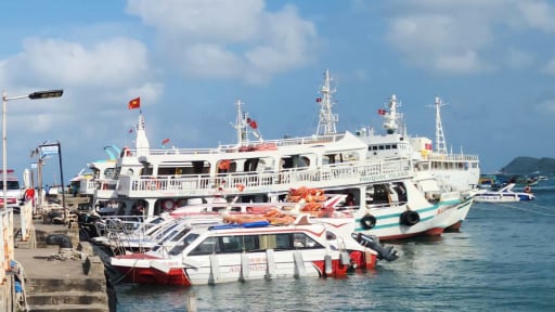 Từ vụ lật ca n&ocirc; ở Ph&uacute; Quốc: Đại biểu Quốc hội v&agrave; Cục Đăng kiểm n&oacute;i g&igrave; về ti&ecirc;u chuẩn an to&agrave;n của ca n&ocirc; du lịch?