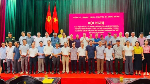 X&atilde; Đ&ocirc;ng Hưng, tỉnh Hưng Y&ecirc;n (địa phận Th&aacute;i B&igrave;nh cũ), gặp mặt, tri &acirc;n, chia tay c&aacute;c B&iacute; thư chi bộ cũ, Trưởng th&ocirc;n cũ