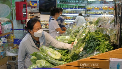 TP.HCM đang l&agrave;m mạnh một chương tr&igrave;nh từ chợ đến si&ecirc;u thị, trường học
