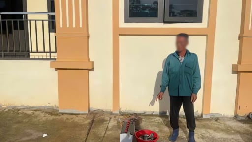 K&iacute;ch điện 25 ph&uacute;t được 3kg c&aacute; r&ocirc; phi ở hồ Cấm Sơn, một đối tượng bị c&ocirc;ng an x&atilde; Sơn Hải, tỉnh Bắc Ninh xử l&yacute;