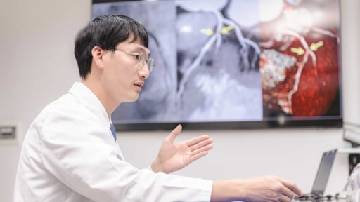 Quyết định đột ph&aacute; trong ph&ograve;ng mổ, cứu bệnh nh&acirc;n l&oacute;c t&aacute;ch động mạch chủ cận kề 'cửa tử'