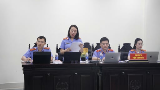 Cầm đầu đường d&acirc;y sản xuất thực phẩm giả, Gi&aacute;m đốc Phạm Vũ Khi&ecirc;m bị đề nghị tối đa 26 năm t&ugrave;