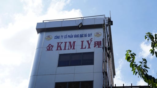  Hệ thống kim cương Ngọc Ch&acirc;u &Acirc;u v&agrave; tiệm v&agrave;ng Kim L&yacute; ở TP.HCM cửa đ&oacute;ng then c&agrave;i sau lệnh khởi tố bị can
