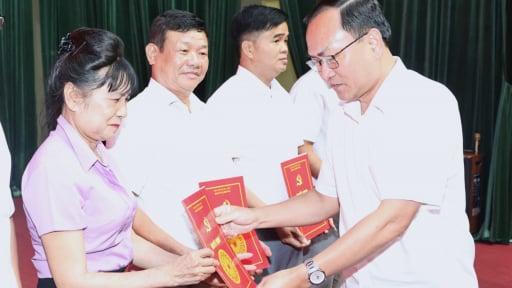 S&aacute;p nhập th&ocirc;n mới nhất ở Bắc Ninh, x&atilde; Hiệp H&ograve;a (địa phận Bắc Giang cũ) c&oacute; 25 trưởng th&ocirc;n, gồm 18 trưởng th&ocirc;n l&acirc;m thời