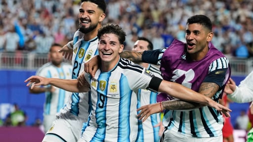 Argentina cuối c&ugrave;ng đ&atilde; giải được b&agrave;i to&aacute;n tiền đạo?
