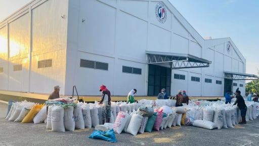 Philippines, Trung Quốc c&ugrave;ng mua lượng khổng lồ, Việt Nam c&oacute; thể b&aacute;n được 8,1 triệu tấn gạo