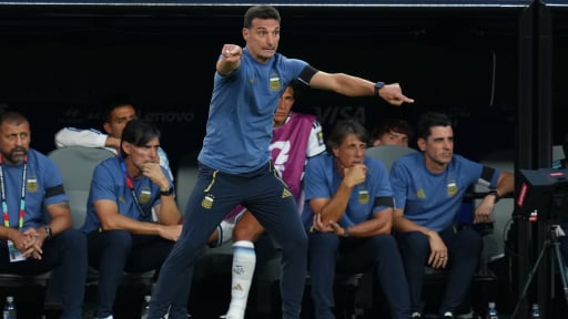 HLV Lionel Scaloni v&agrave; h&agrave;nh tr&igrave;nh lặng lẽ: Từ chiếc 'ghế n&oacute;ng' của ĐT Argentina đến ng&ocirc;i đền bất tử của b&oacute;ng đ&aacute;