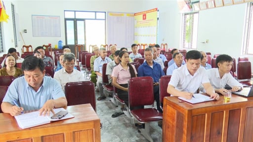 S&aacute;p nhập th&ocirc;n mới nhất ở Nghệ An, 2 l&atilde;nh đạo Đảng ủy x&atilde; Anh Sơn Đ&ocirc;ng dự sinh hoạt tại 2 chi bộ th&ocirc;n mới