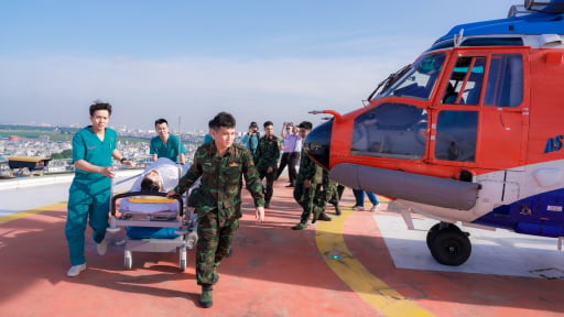 Xuy&ecirc;n đ&ecirc;m gi&agrave;nh 'thời gian v&agrave;ng' cứu bệnh nh&acirc;n ở đảo Sơn Ca