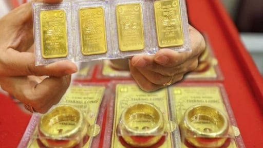 Gi&aacute; v&agrave;ng h&ocirc;m nay (15/7): Bất ngờ tăng mạnh trở lại