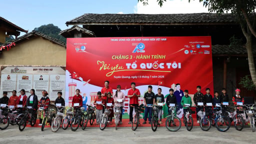 Vietjet c&ugrave;ng tuổi trẻ cả nước nối d&agrave;i h&agrave;nh tr&igrave;nh &ldquo;T&ocirc;i y&ecirc;u Tổ quốc t&ocirc;i&rdquo;