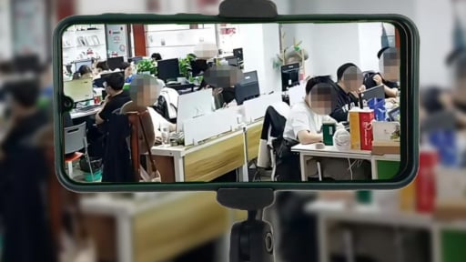 Nhân viên 'kêu trời' vì bị livestream làm việc cuối tuần