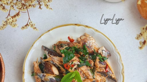 Loại cá rẻ tiền, giàu protein hơn sữa, đem xào với lá lạ, thành món ngon ít người biết