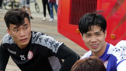 Công Phượng đối đầu Bùi Tiến Dũng ở trận play-off V.League?