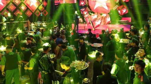 Công an Bình Thuận khám xét quán bar Paris Night nổi tiếng ở Phan Thiết, phát hiện hơn 40 nam, nữ phê ma túy