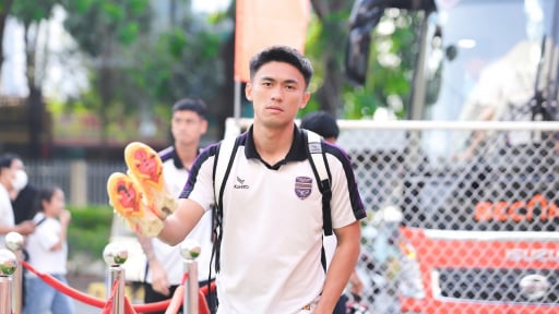Tiền vệ B.Bình Dương: Cao 1m80, điển trai như hot boy